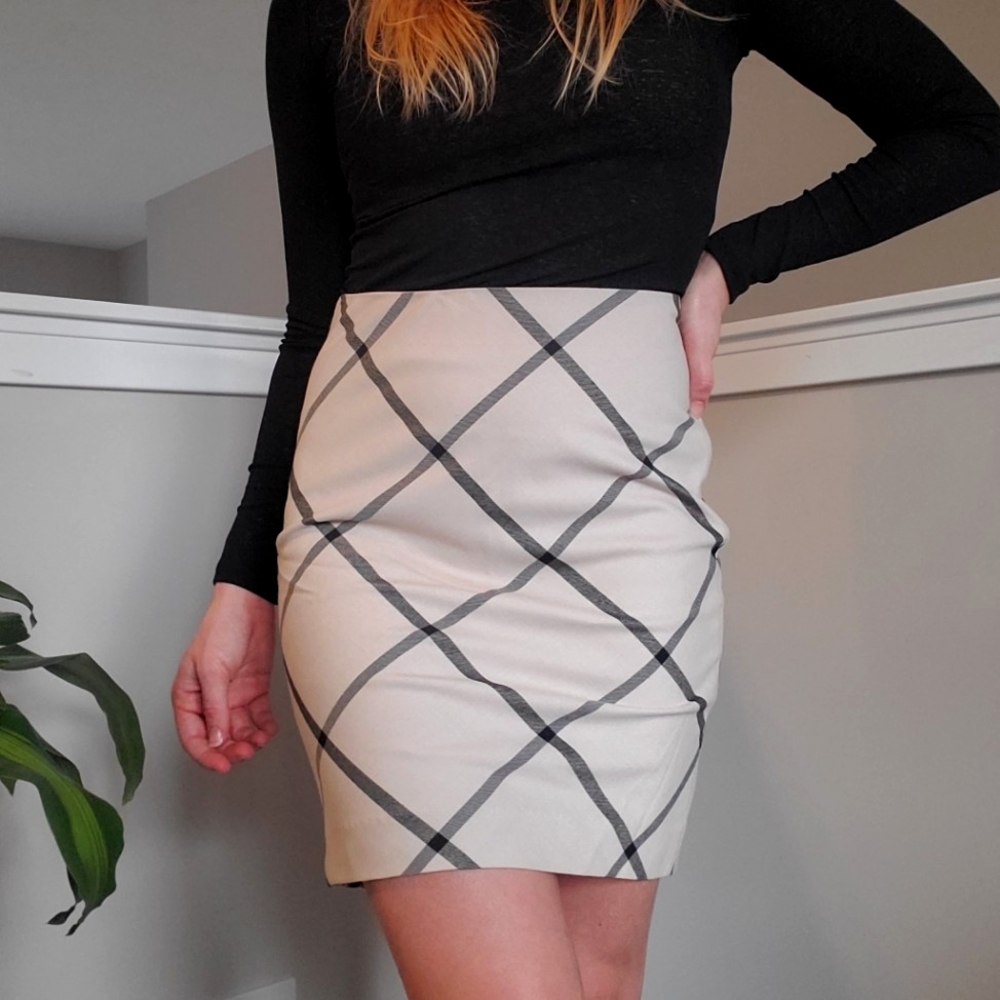 The Limited Cream and Black Trendy Pencil Skirt Sz 0